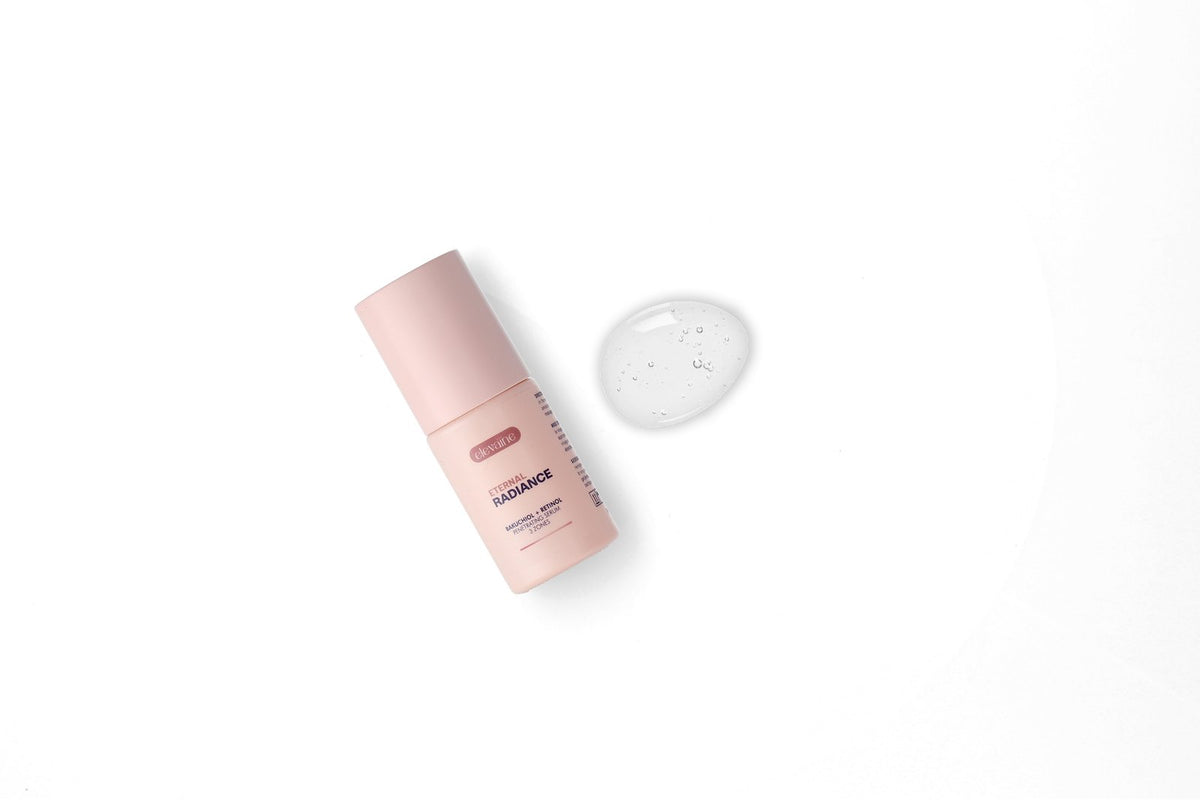 Sérum Eternal Radiance d'Elevaine et sa texture, formulé avec niacinamide et bakuchiol pour peau mature